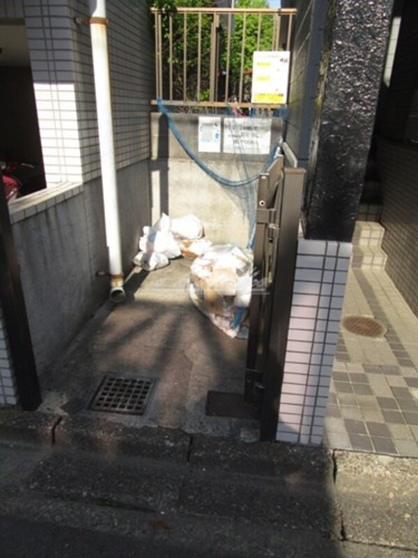 建物設備(敷地内ゴミ置き場)