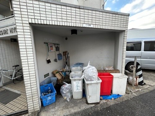 物件内観写真22　(備え付け家具備品（同仕様）)