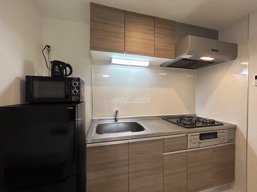 物件内観写真4　(リブマックス仕様の家具家電が入ります・冷蔵庫・電子レンジ・電)