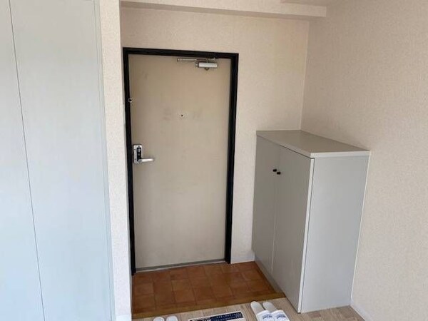 玄関(リブマックス仕様の家具家電付き（賃料・管理費込み）)