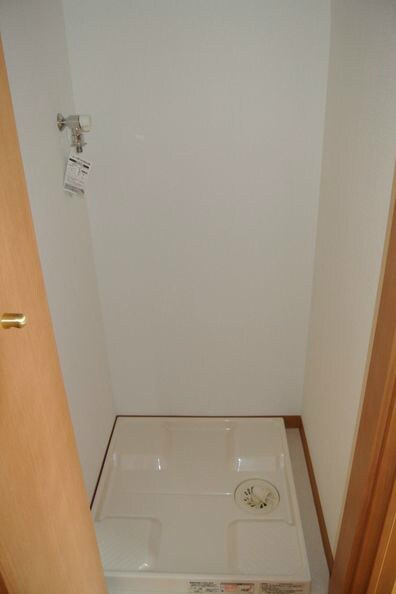 物件内観写真12　(洗濯機置場)