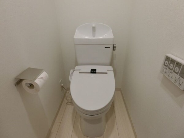 トイレ(別号室参考写真)