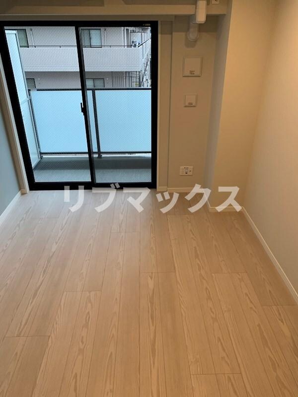 物件内観写真4　(ベッド、机椅子、テレビ等リブマックス仕様の家具家電付き)