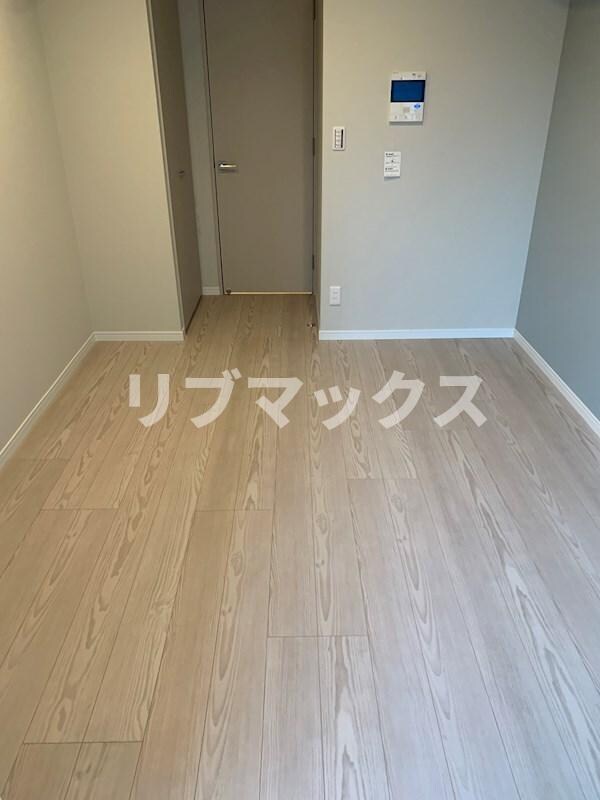 物件内観写真7　(ベッド、机椅子、テレビ等リブマックス仕様の家具家電付き)