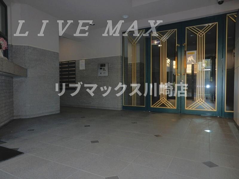 物件外観写真2　(オートロック付)