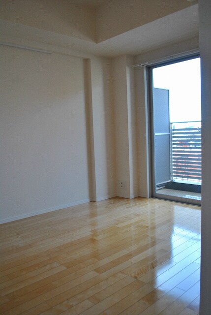 物件内観写真15　(洋室約7帖)