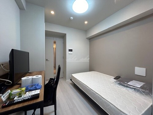 物件内観写真7　(ベッド、机椅子、テレビ等リブマックス仕様の家具家電付き)