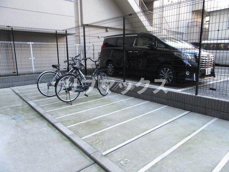 物件内観写真12　(駐輪場)