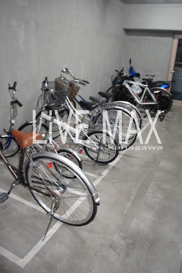 物件内観写真14　(駐輪場)