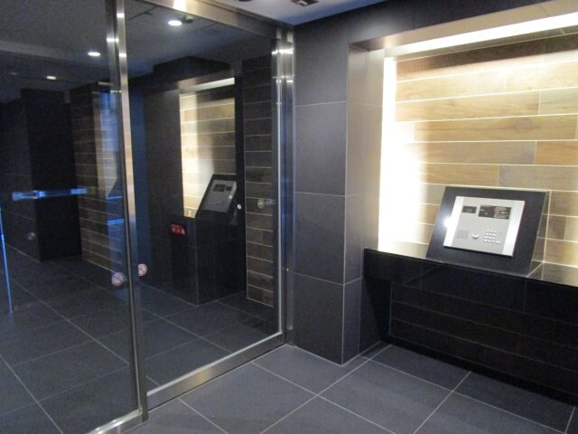 物件外観写真2　(オートロック対応)