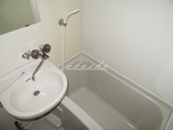 物件内観写真17　(備え付け家具備品（同仕様）)