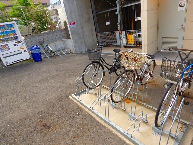 物件内観写真13　(駐輪場)