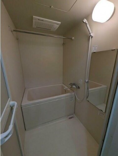 物件内観写真6　(浴室乾燥機あり)