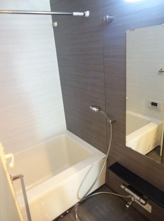 物件内観写真6　(浴室乾燥機、追い焚き)