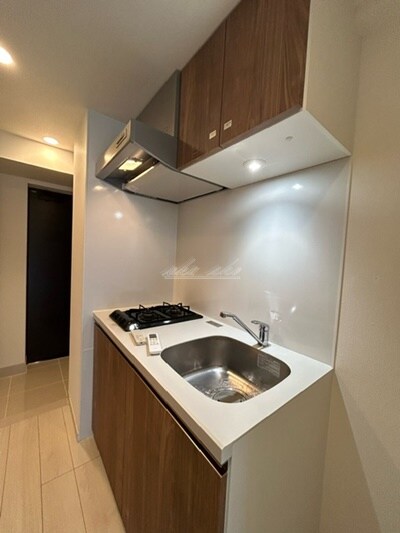 物件内観写真16　(電子レンジ、冷蔵庫など家具家電を賃料内で設置)