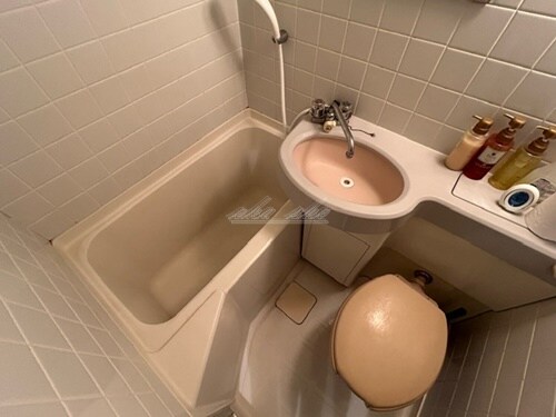 物件内観写真6　(3点ユニットバス)