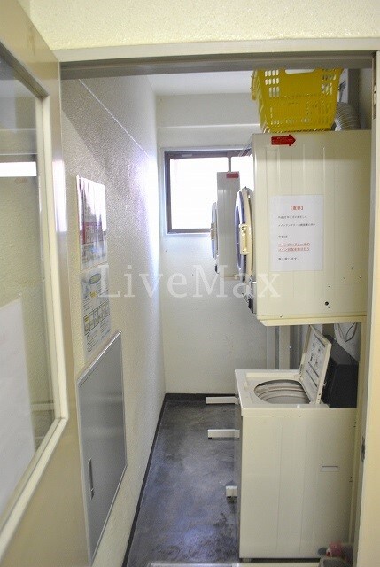 物件内観写真14　(コインランドリー)