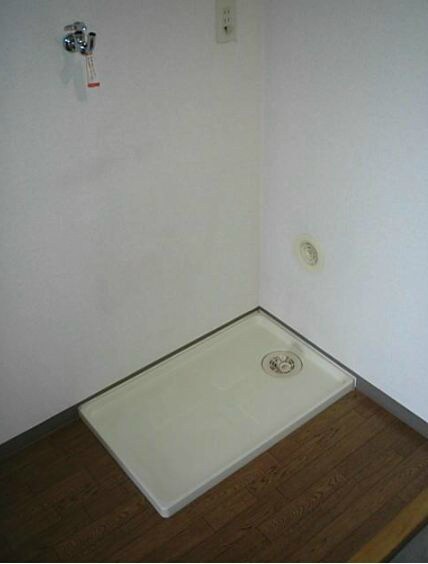 物件内観写真11　(洗濯機置場)