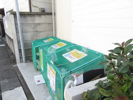 物件内観写真14　(敷地内ゴミ置場)