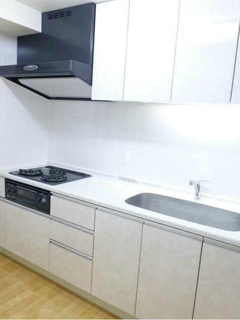 物件内観写真6　(3口ガスコンロ)