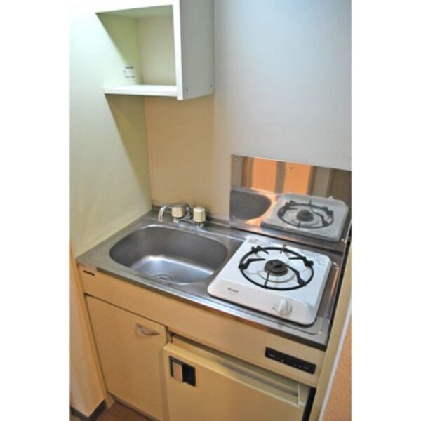 キッチン(弊社は都内全域の家具家電付き物件がご紹介可能です。)