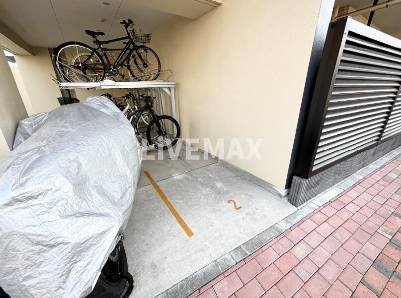 物件外観写真5　(バイク置き場)