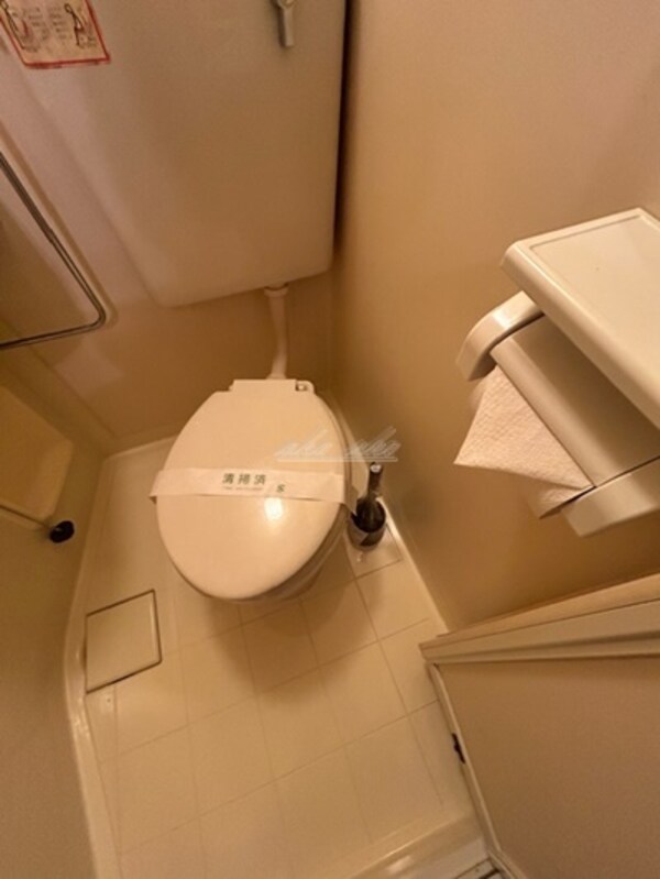 トイレ(備え付け家具備品（同仕様）)