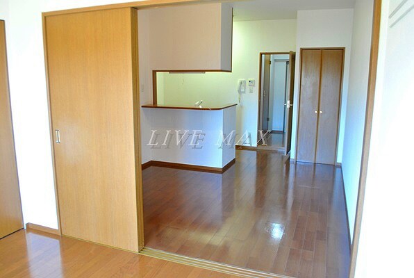 物件内観写真4　(LDK約11帖)