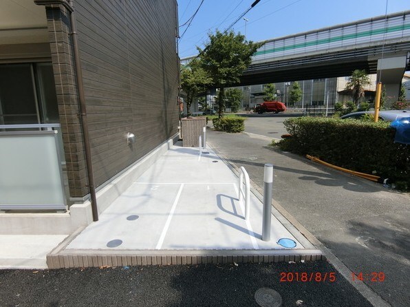 物件外観写真2　(バイク置き場)