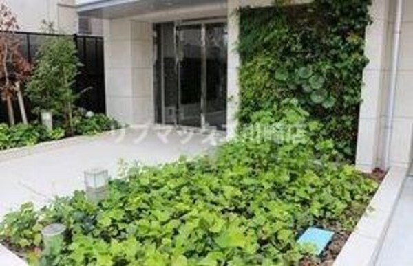 エントランス(内見予約受付中！リブマックスなら仲介手数料半月分＋消費税)