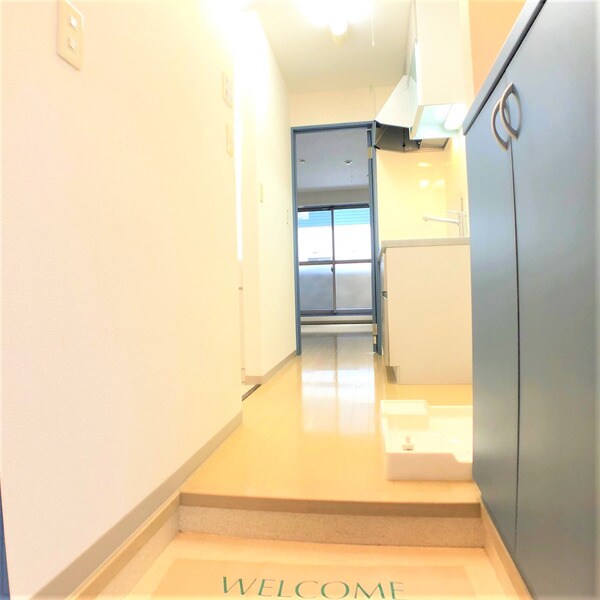 物件内観写真8　(玄関部分)