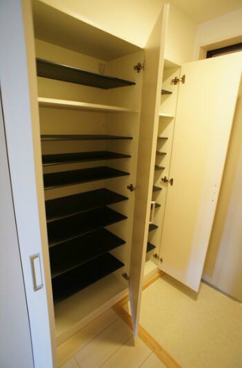 物件内観写真17　(玄関収納)