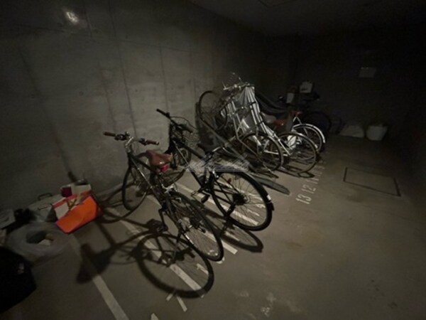 建物設備(バイク置場、駐輪場)