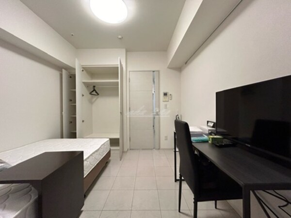 居室(ベッド、机、テレビなど家具家電付き)