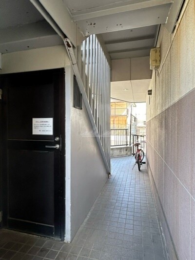 物件外観写真2　(備え付け家具備品（同仕様）)