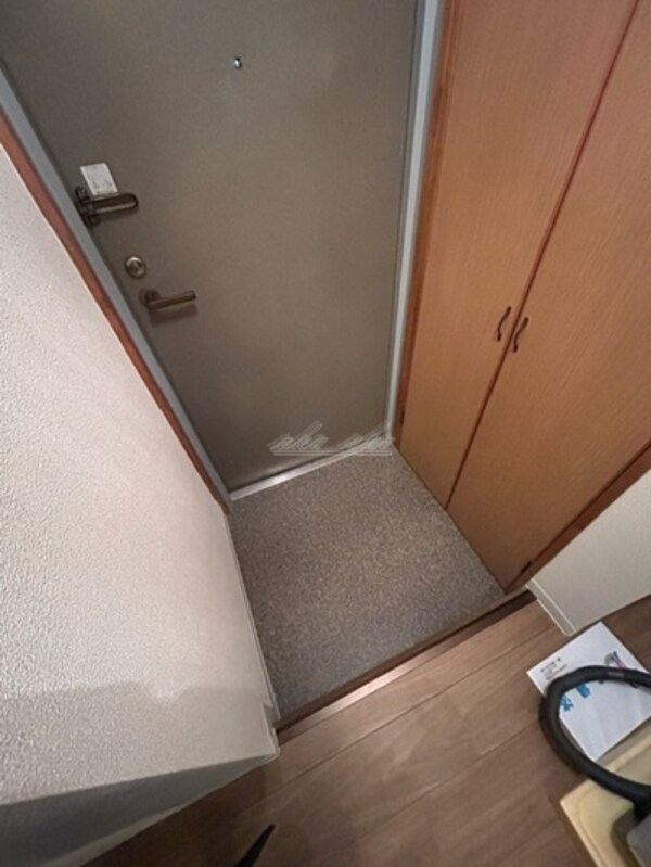 玄関(備え付け家具備品（同仕様）)