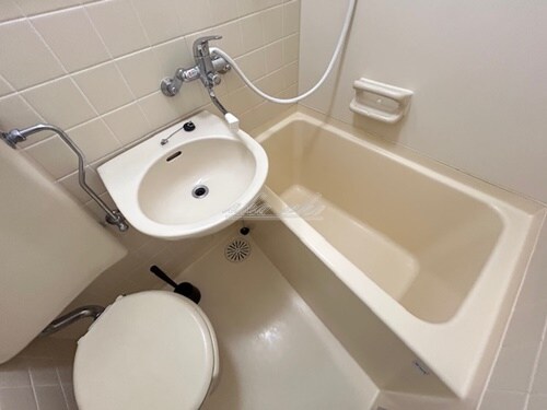 物件内観写真6　(3点ユニットバス)