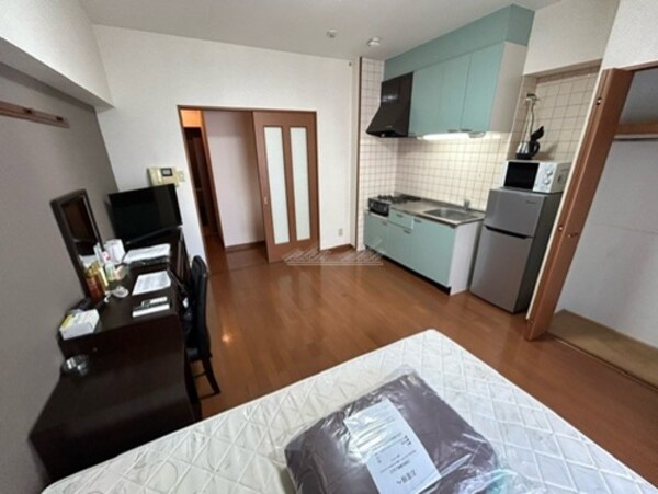 居室(備え付け家具備品（同仕様）)