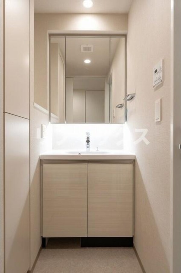 独立洗面台