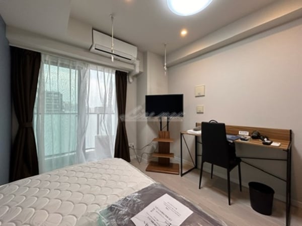 寝室(ベッド、机椅子、テレビ等リブマックス仕様の家具家電付き)