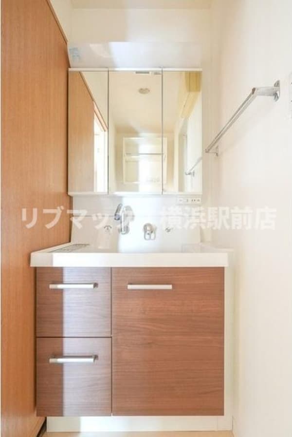 独立洗面台