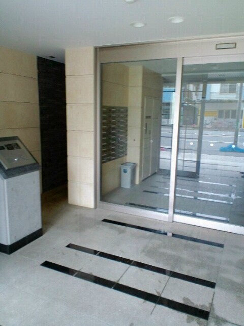 物件外観写真2　(モニタ付オートロック対応)