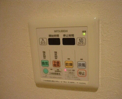 物件内観写真12　(浴室乾燥パネル)