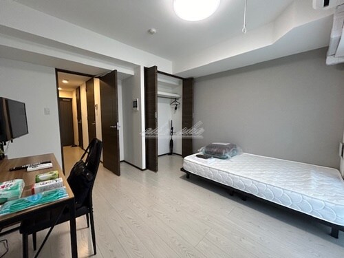 物件内観写真7　(リブマックス仕様の家具家電が入ります。冷蔵庫・電子レンジ)