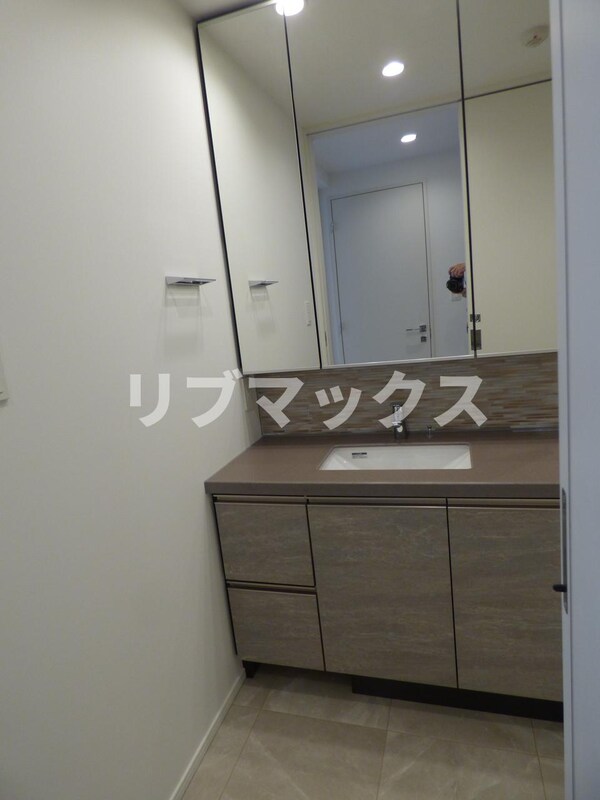 独立洗面台