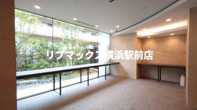 物件内観写真24　(ワークスペースになります★もちろんコンセントもあります♪)