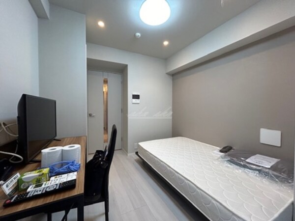 寝室(ベッド、机椅子、テレビ等リブマックス仕様の家具家電付き)
