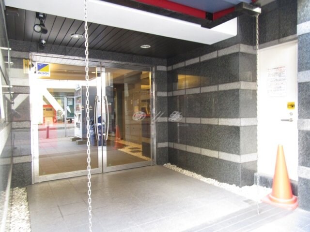 物件外観写真3　(オートロック対応)