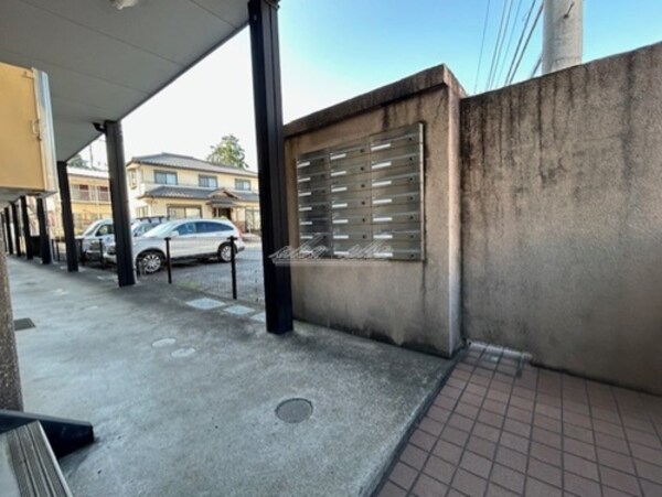 エントランス(洗濯機、掃除機等リブマックス仕様の家具家電付き)