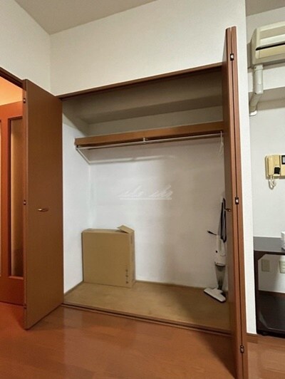 物件内観写真10　(備え付け家具備品（同仕様）)